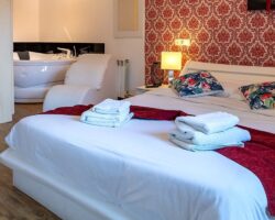 4-julia-dormitorio-balcon-del-pirineo-rural-ordesa