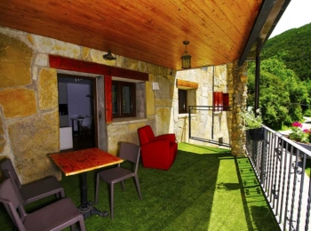 julia-terraza-balcon-del-pirineo-rural-ordesa